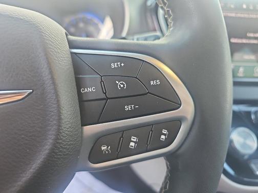 2022 Chrysler Pacifica Touring-L