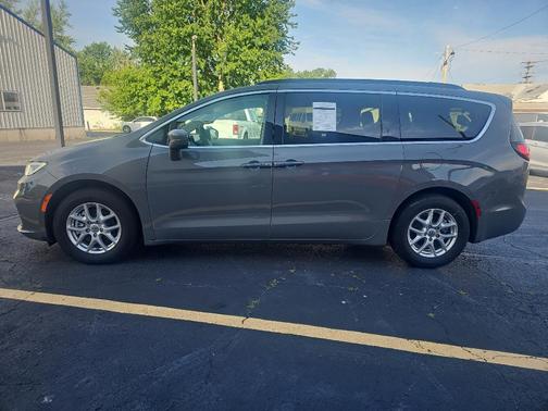 2022 Chrysler Pacifica Touring-L