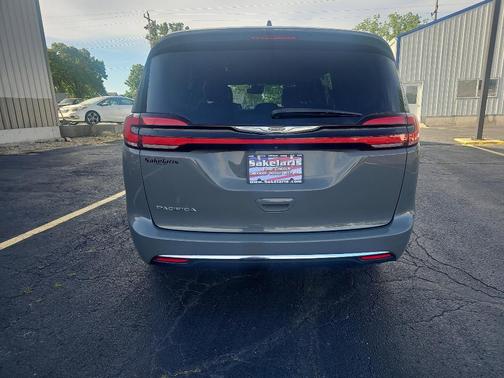 2022 Chrysler Pacifica Touring-L