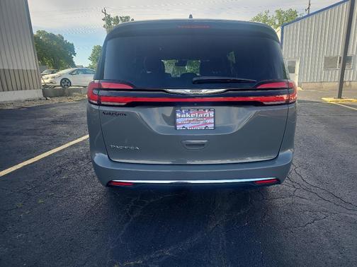 2022 Chrysler Pacifica Touring-L