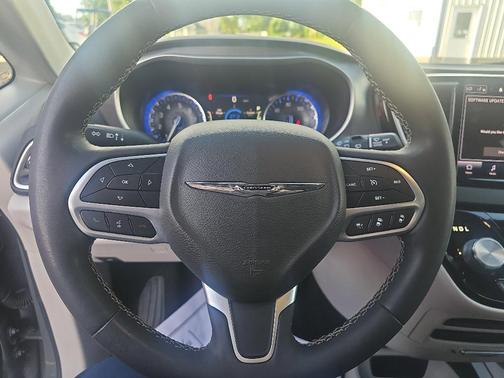 2022 Chrysler Pacifica Touring-L