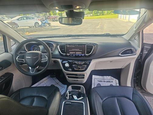 2022 Chrysler Pacifica Touring-L