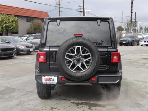 2025 Jeep Wrangler 4-Door Sahara 4x4