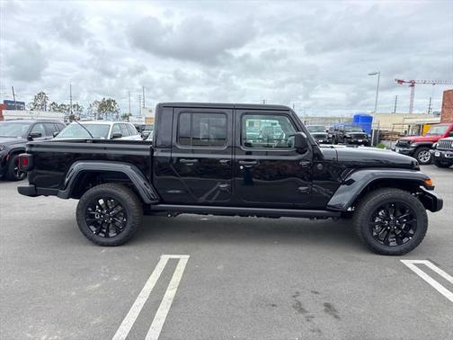 2025 Jeep Gladiator Nighthawk