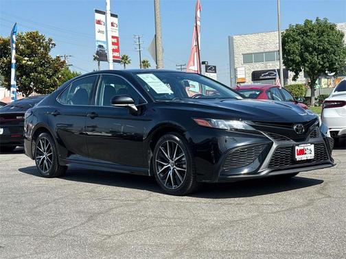 2022 Toyota Camry SE