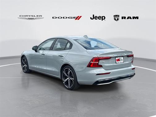 2024 Volvo S60 B5 Plus Dark Theme