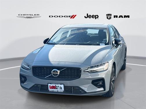 2024 Volvo S60 B5 Plus Dark Theme