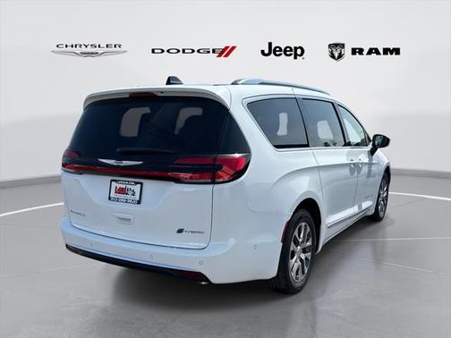 2025 Chrysler Pacifica L
