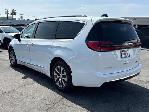 2025 Chrysler Pacifica L