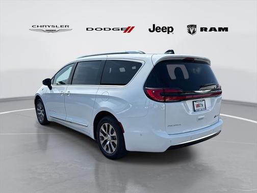 2025 Chrysler Pacifica L