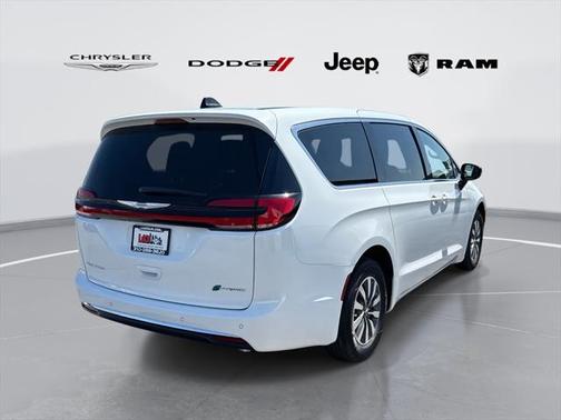2025 Chrysler Pacifica Hybrid Select