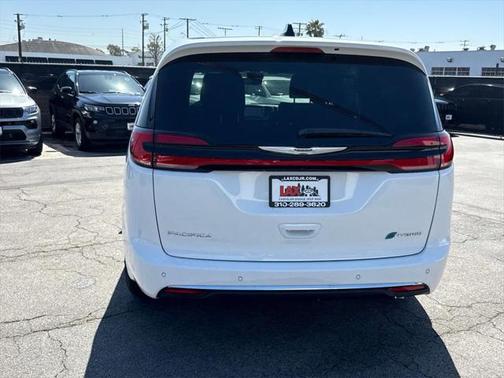 2025 Chrysler Pacifica Hybrid Select