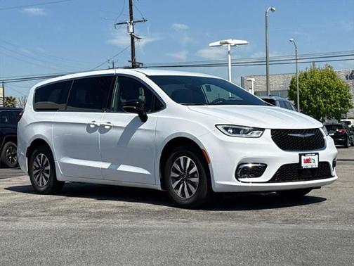 2025 Chrysler Pacifica Hybrid Select