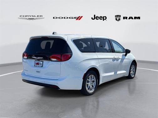 2026 Chrysler Voyager LX