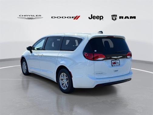 2026 Chrysler Voyager LX