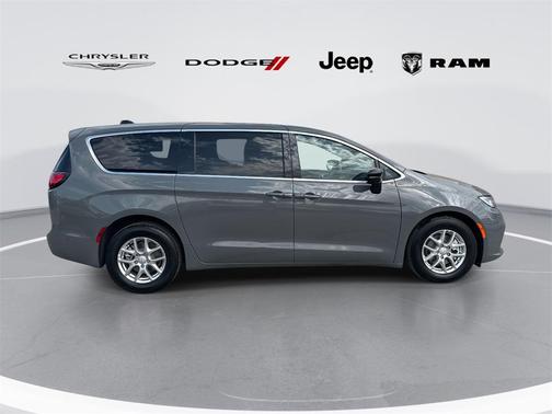 2025 Chrysler Pacifica L