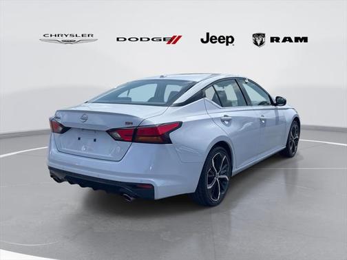 2023 Nissan Altima SR FWD