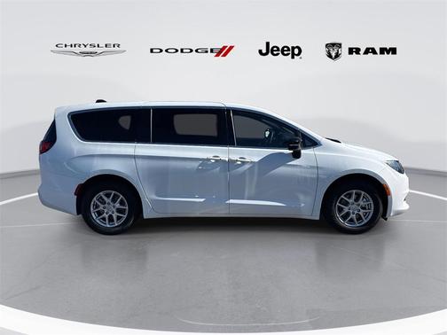 2026 Chrysler Voyager LX