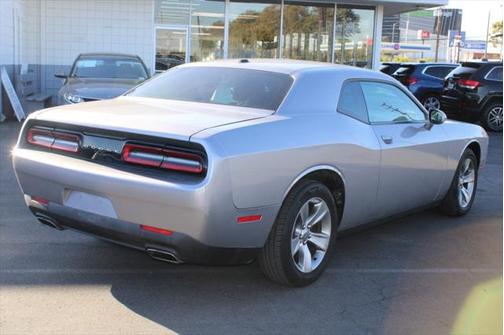 Photo 3 of 29 of 2015 Dodge Challenger SXT