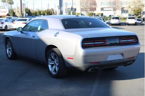 Photo 5 of 29 of 2015 Dodge Challenger SXT