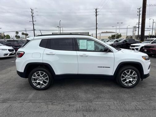 2022 Jeep Compass Latitude Lux