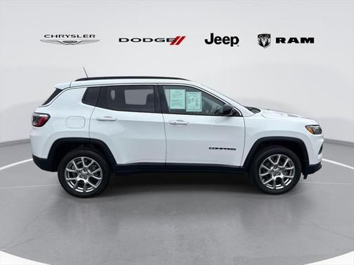 2022 Jeep Compass Latitude Lux