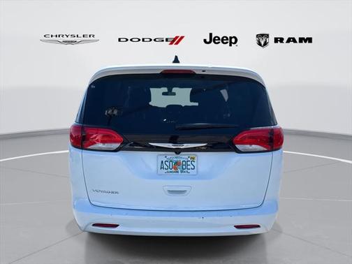 2022 Chrysler Voyager LX