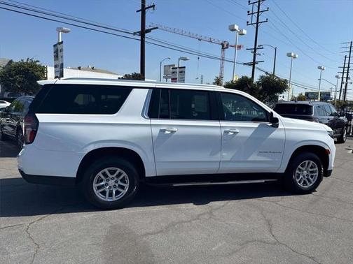 2023 Chevrolet Suburban LT