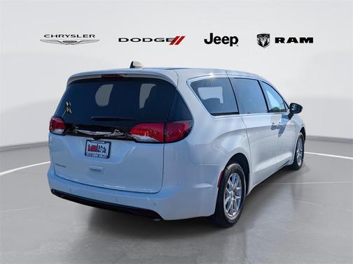2026 Chrysler Voyager LX