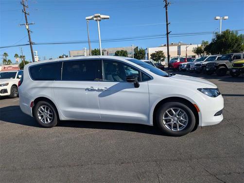 2026 Chrysler Voyager LX