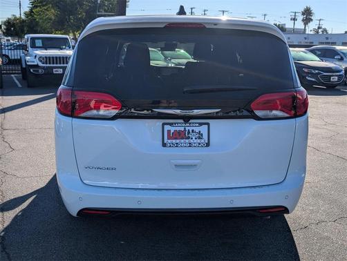 2026 Chrysler Voyager LX