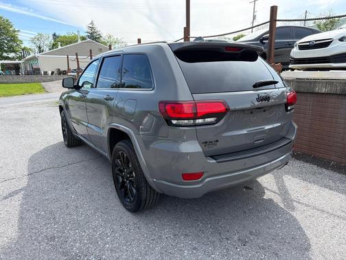 Sting-Gray Clearcoat 2020 Jeep Grand Cherokee Altitude