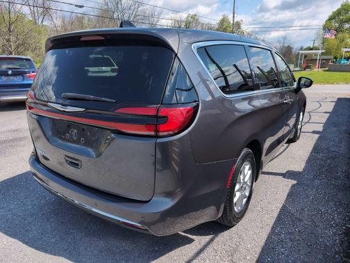 GRAY 2023 Chrysler Pacifica Touring L