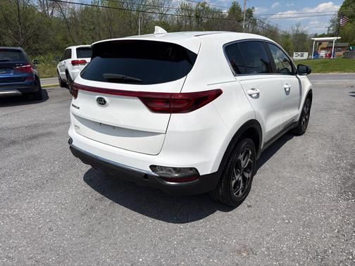 WHITE 2021 Kia Sportage LX