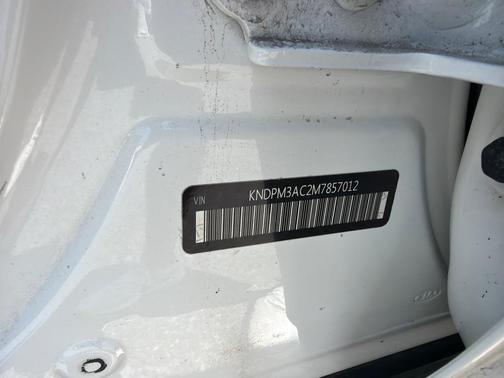 WHITE 2021 Kia Sportage LX