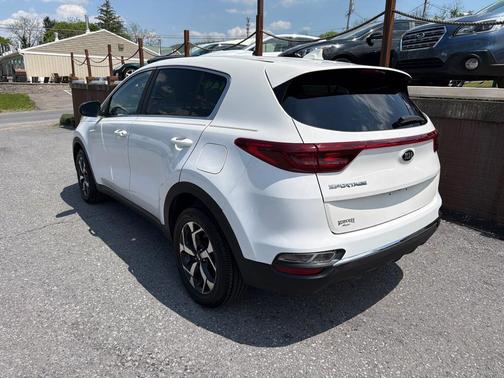 WHITE 2021 Kia Sportage LX