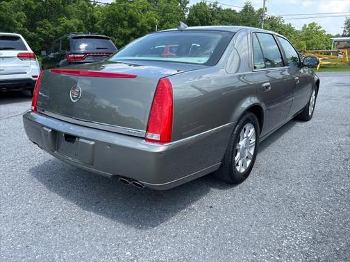 2010 Cadillac DTS Base