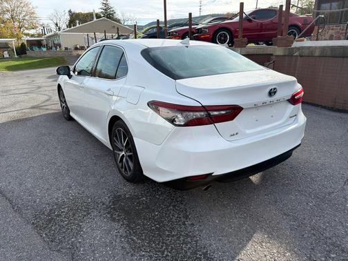 2022 Toyota Camry Hybrid XLE