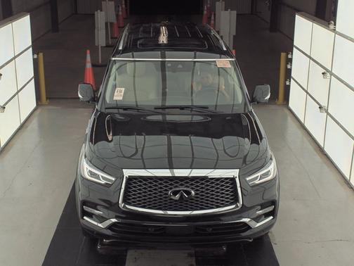 2023 INFINITI QX80 LUXE