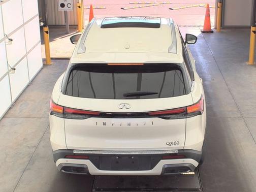 2022 INFINITI QX60 LUXE