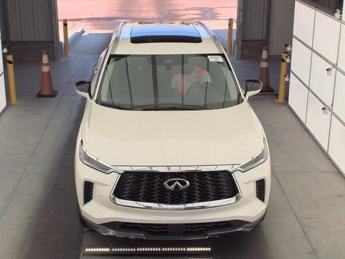 2022 INFINITI QX60 LUXE