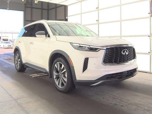 2022 INFINITI QX60 LUXE