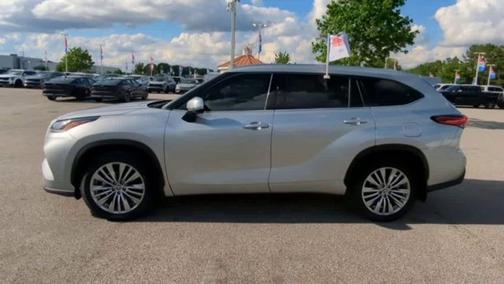 2023 Toyota Highlander Hybrid Platinum