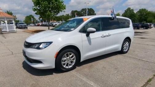 2022 Chrysler Voyager LX