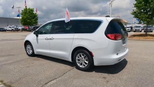 2022 Chrysler Voyager LX