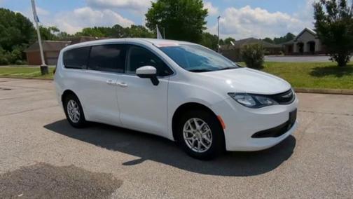 2022 Chrysler Voyager LX