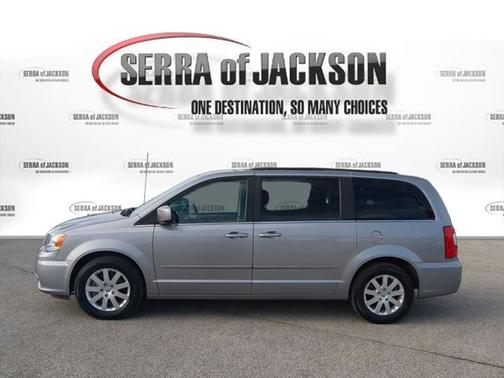 2016 Chrysler Town & Country LX