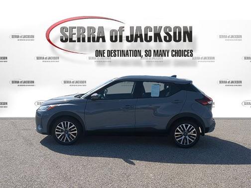 Boulder Gray Pearl 2024 Nissan Kicks SV