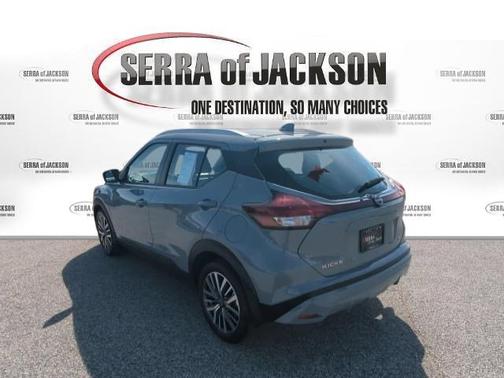 Boulder Gray Pearl 2024 Nissan Kicks SV