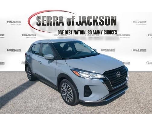 Boulder Gray Pearl 2024 Nissan Kicks SV